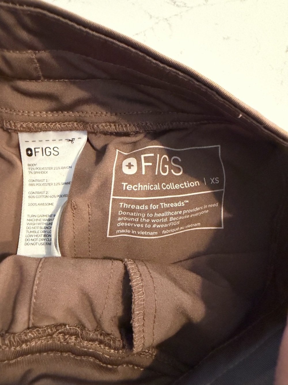 Figs set XS in Taupe top Rafaela Oversized Scrub Top bottom Zamora joggers XS - Picture 4 of 5